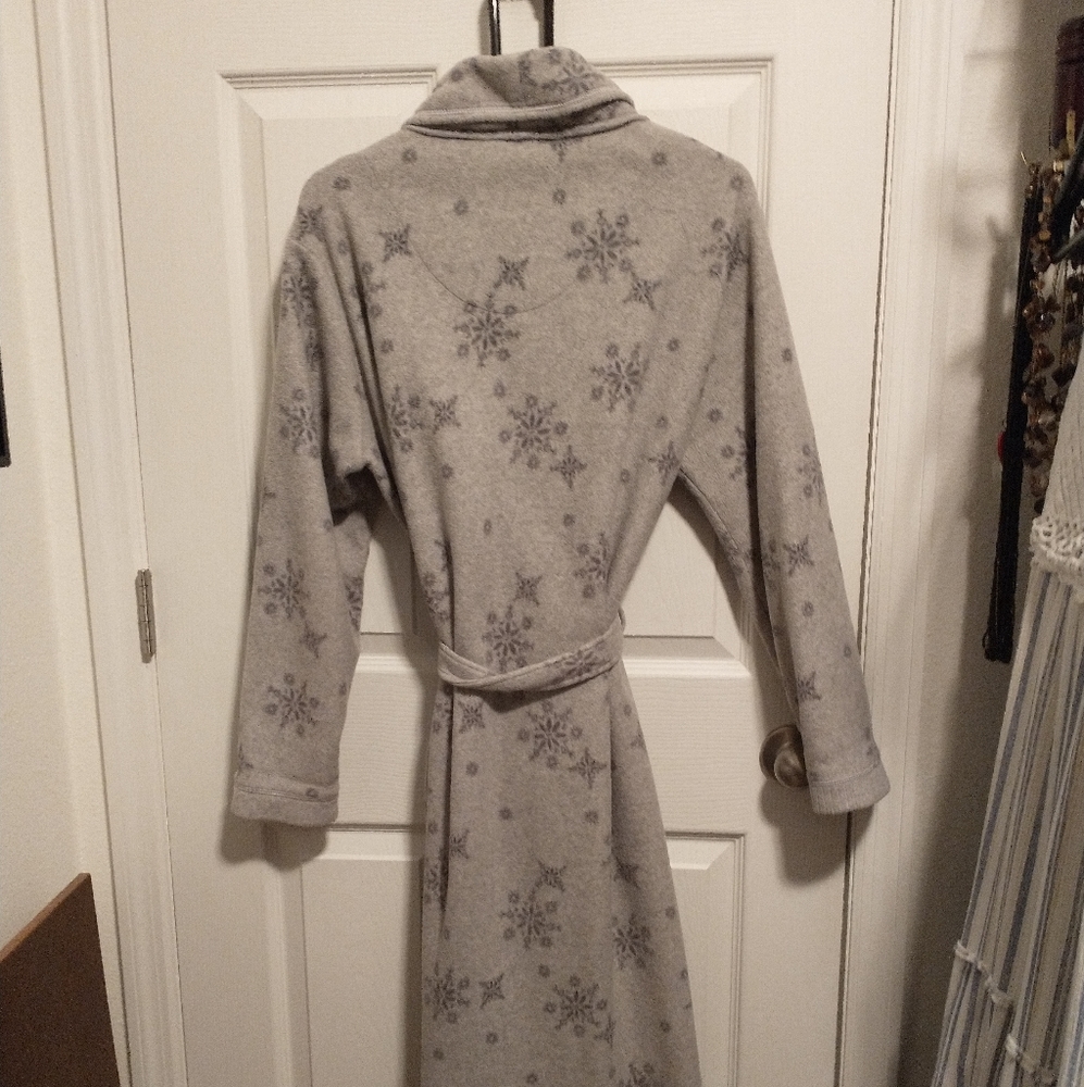 Bath Robe - Picture 2 of 9